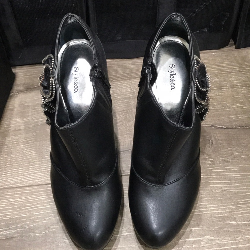 Black bootie
